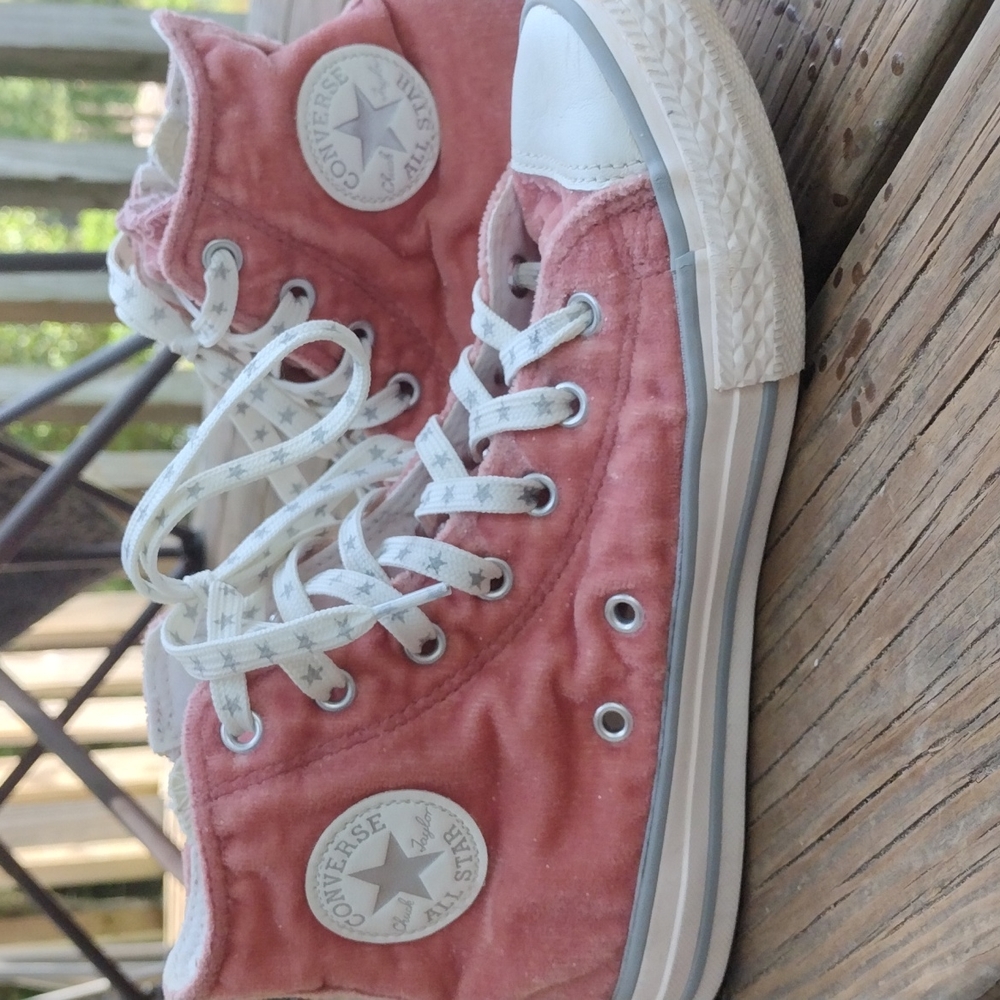 Girls Size 3 Converse Chuck Taylors